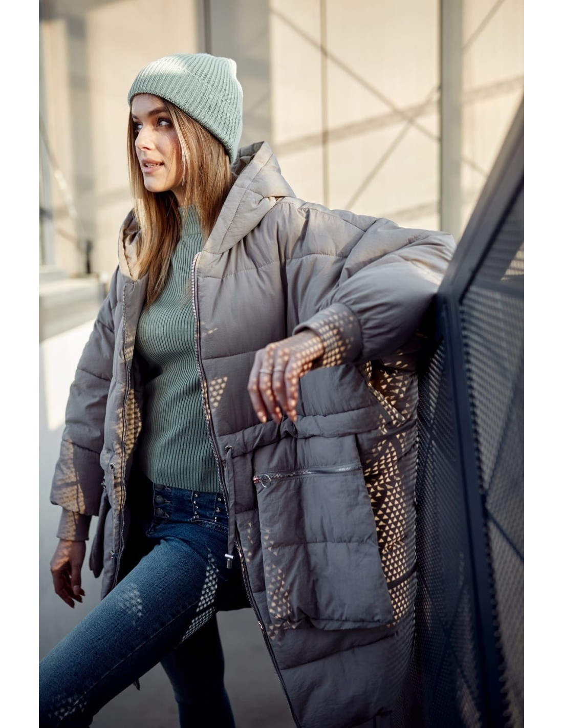 Geaca oversize calduroasa cu gluga, bej 1537 - Magazin online - Boutique